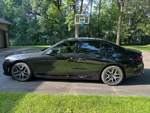 Used 2025 BMW i5 xDrive40 w/ M Sport Package AWD/4WD image 1