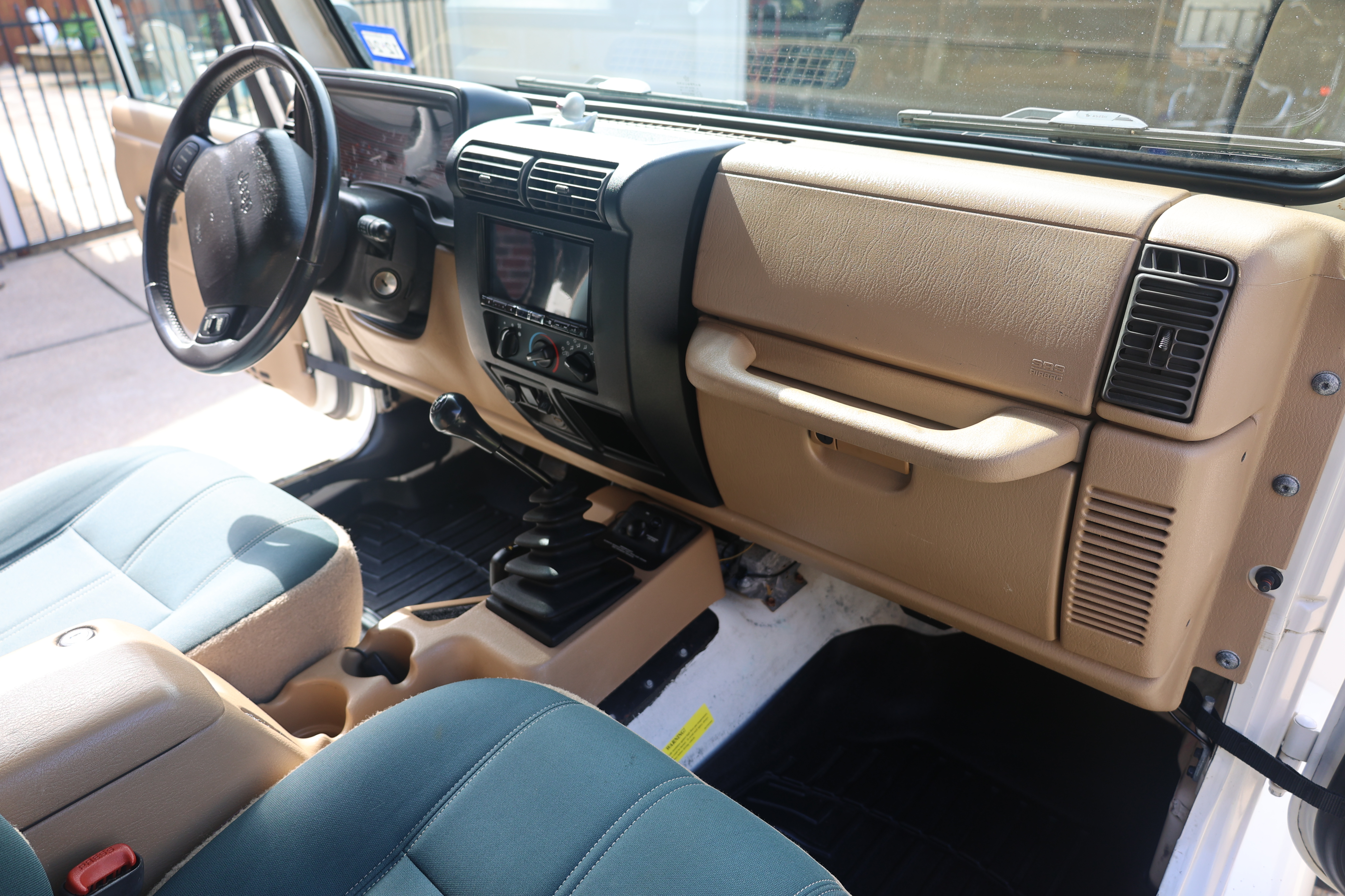 Used 2000 Jeep Wrangler Sahara AWD/4WD image 11