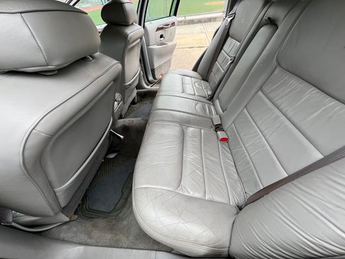Used 2000 Lincoln Town Car Signature image 20