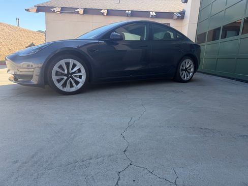 Used 2021 Tesla Model 3 Standard Range Plus RWD image 4