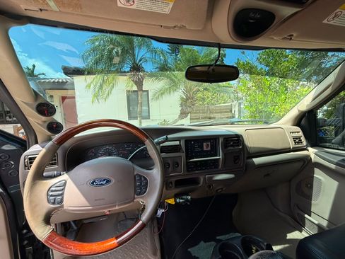 Used 2003 Ford Excursion Limited RWD image 2