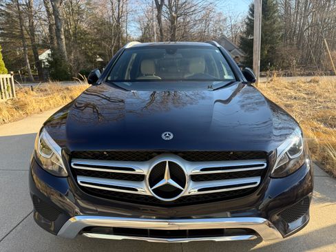 Used 2018 Mercedes-Benz GLC 300 4MATIC image 4