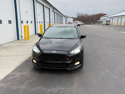 Used 2018 Ford Focus ST image 1