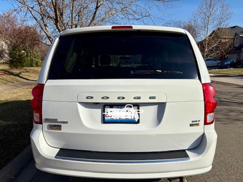 Used 2018 Dodge Grand Caravan SXT image 4