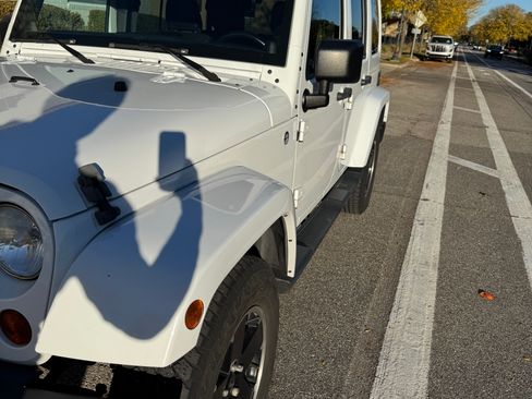 Used 2012 Jeep Wrangler Unlimited Sahara image 4