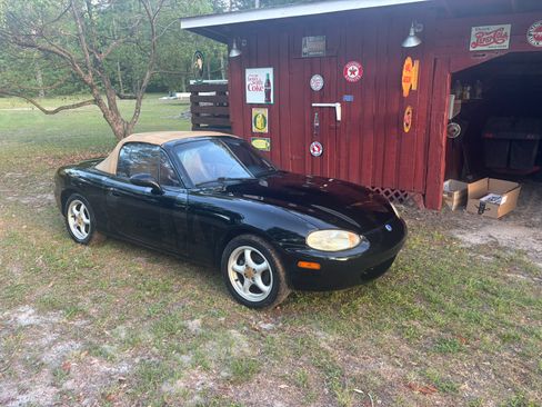 Used 1999 MAZDA MX-5 Miata RWD image 2