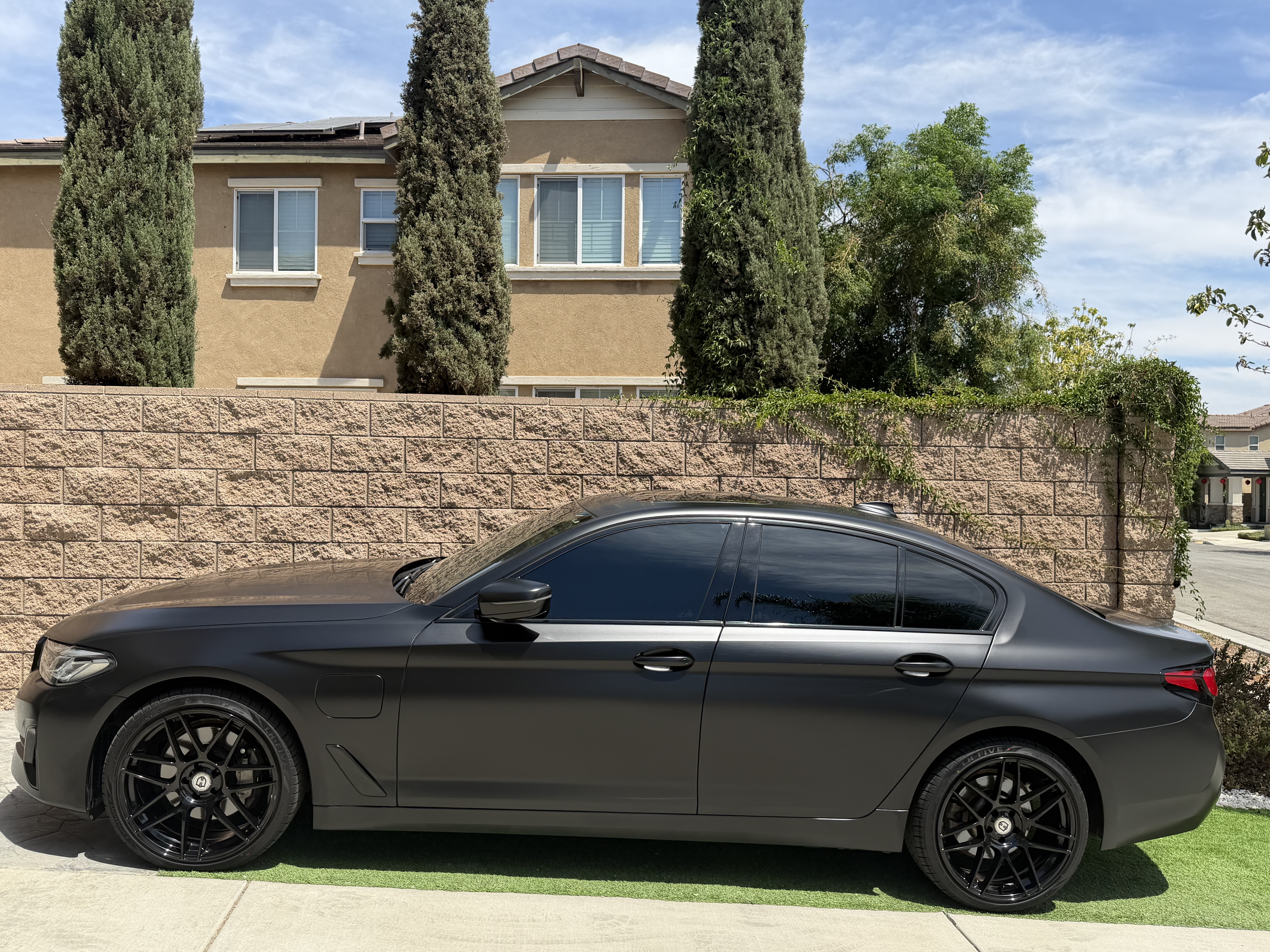 Used 2022 BMW 530e w/ Premium Package RWD image 14