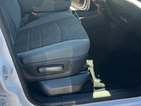 Used 2017 RAM 2500 SLT w/ Luxury Group image 27