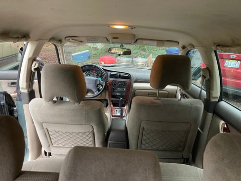 Used 2004 Subaru Outback Wagon image 8