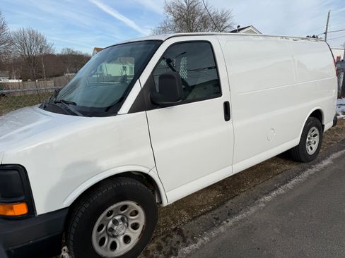 Used 2009 Chevrolet Express 1500 image 1