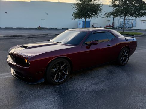 Used 2019 Dodge Challenger GT w/ Plus Package RWD image 5