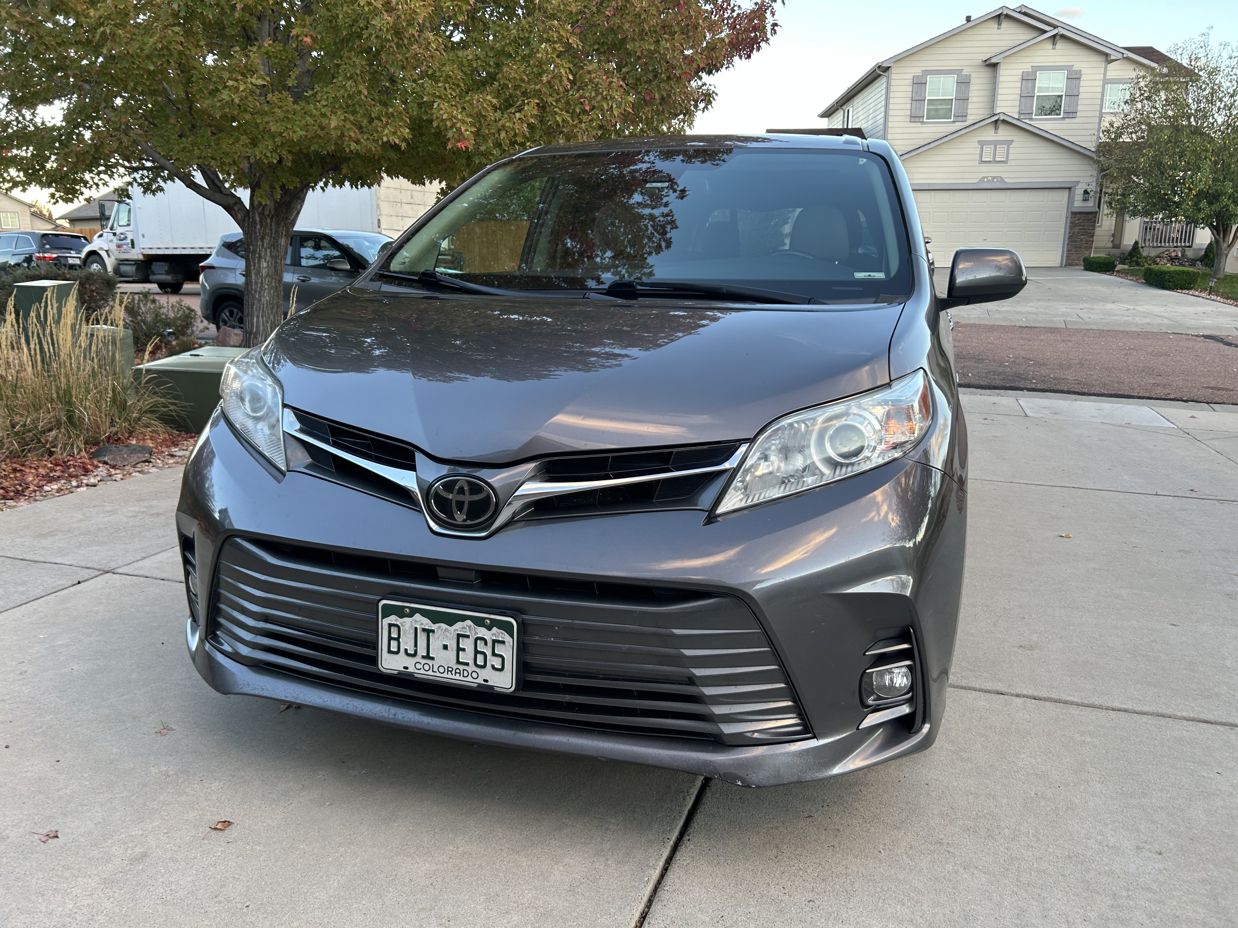 Used 2019 Toyota Sienna XLE Premium AWD/4WD image 2