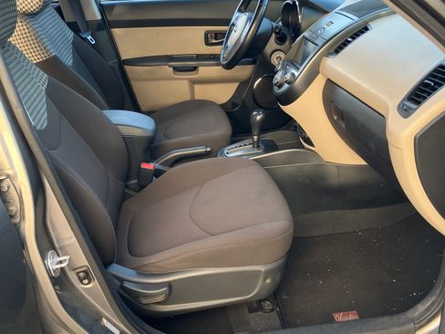 Used 2010 Kia Soul ! FWD image 18
