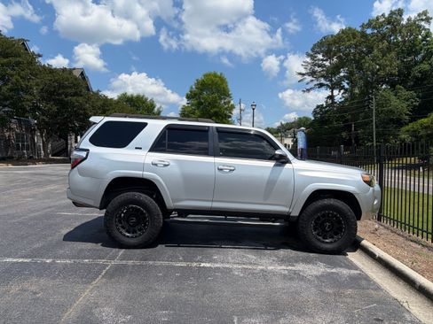 Used 2015 Toyota 4Runner SR5 RWD image 2
