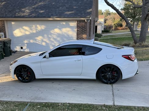 Used 2013 Hyundai Genesis 2.0T image 1