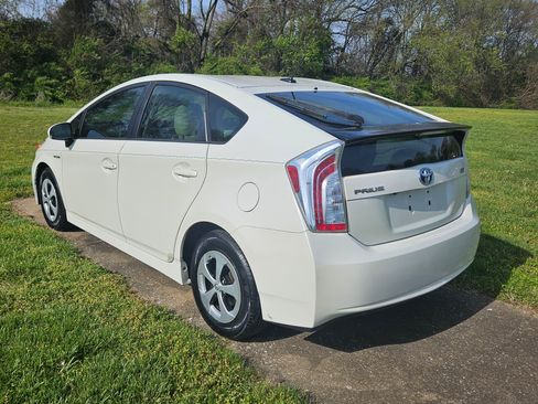 Used 2015 Toyota Prius Three image 6
