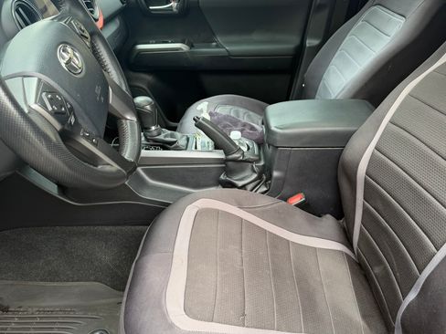 Used 2017 Toyota Tacoma TRD Sport RWD image 17
