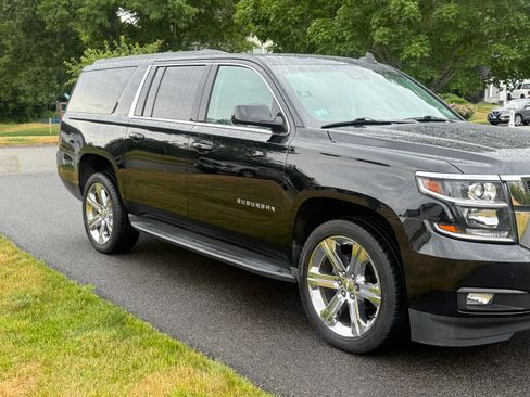 Used 2018 Chevrolet Suburban LT AWD/4WD image 4
