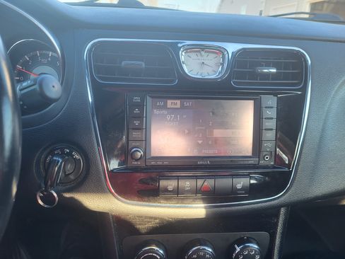 Used 2012 Chrysler 200 Limited image 9