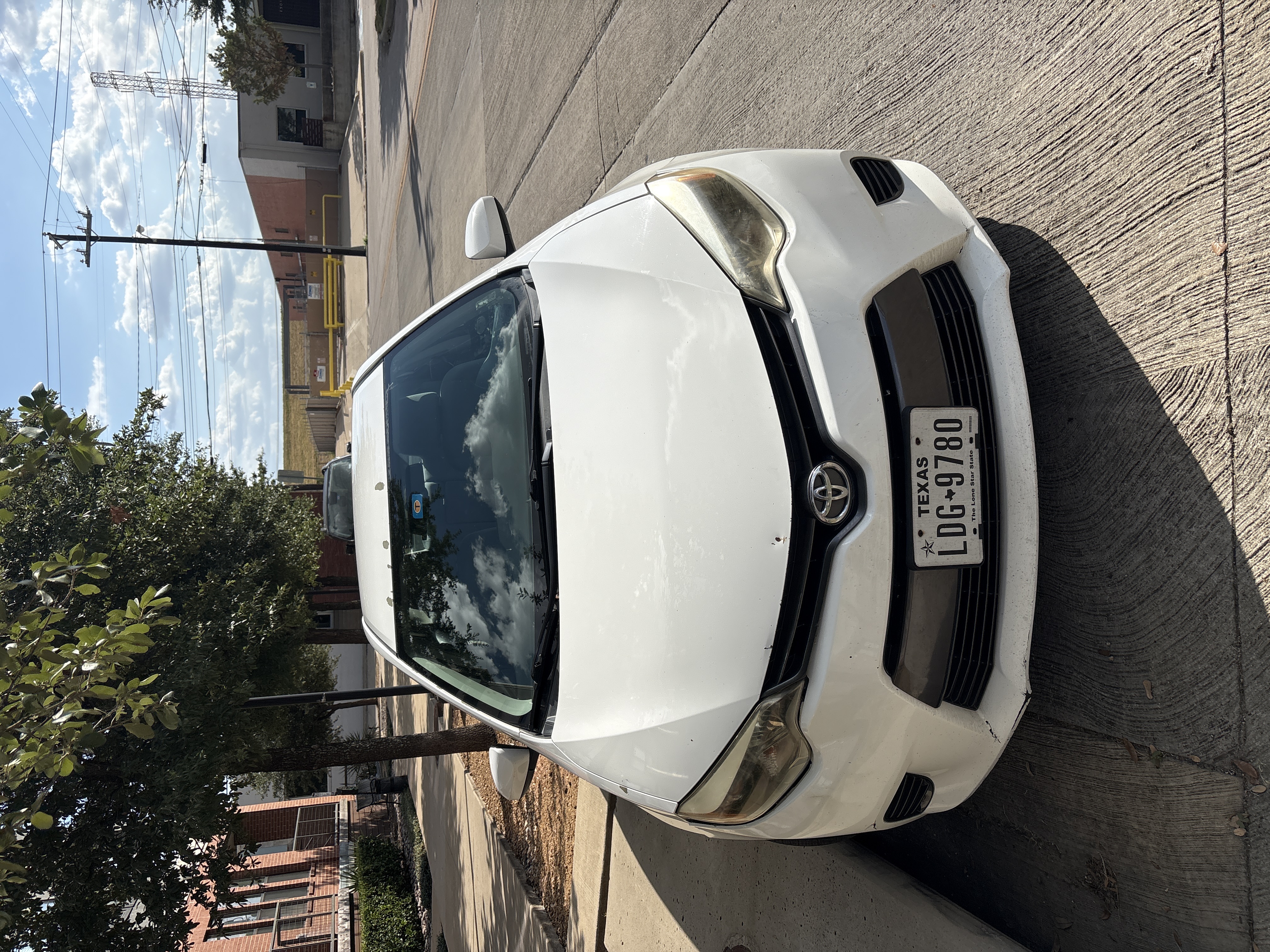 Used 2015 Toyota Corolla LE FWD image 1