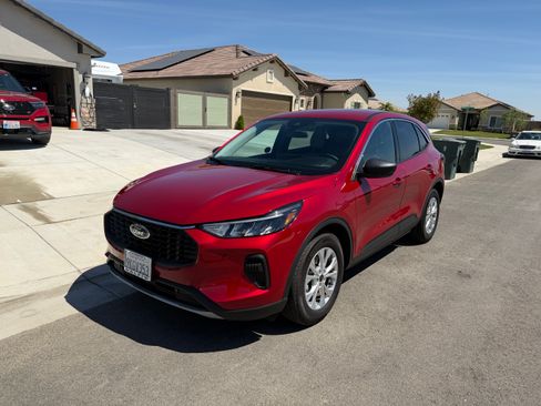 Used 2023 Ford Escape Active w/ Tech Pack #1 image 1