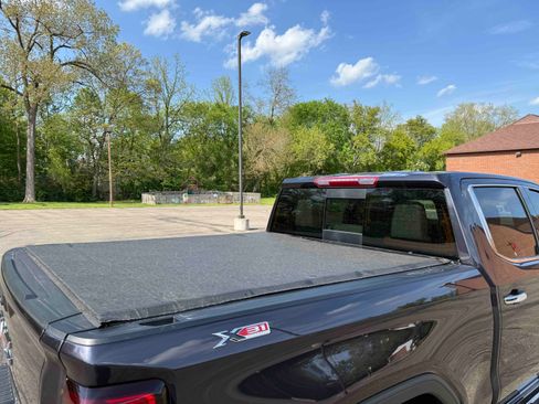 Used 2023 GMC Sierra 1500 SLT w/ SLT Premium Plus Package AWD/4WD image 9