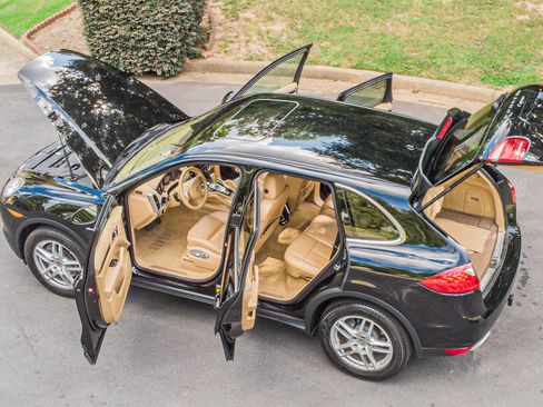 Used 2013 Porsche Cayenne Diesel image 1