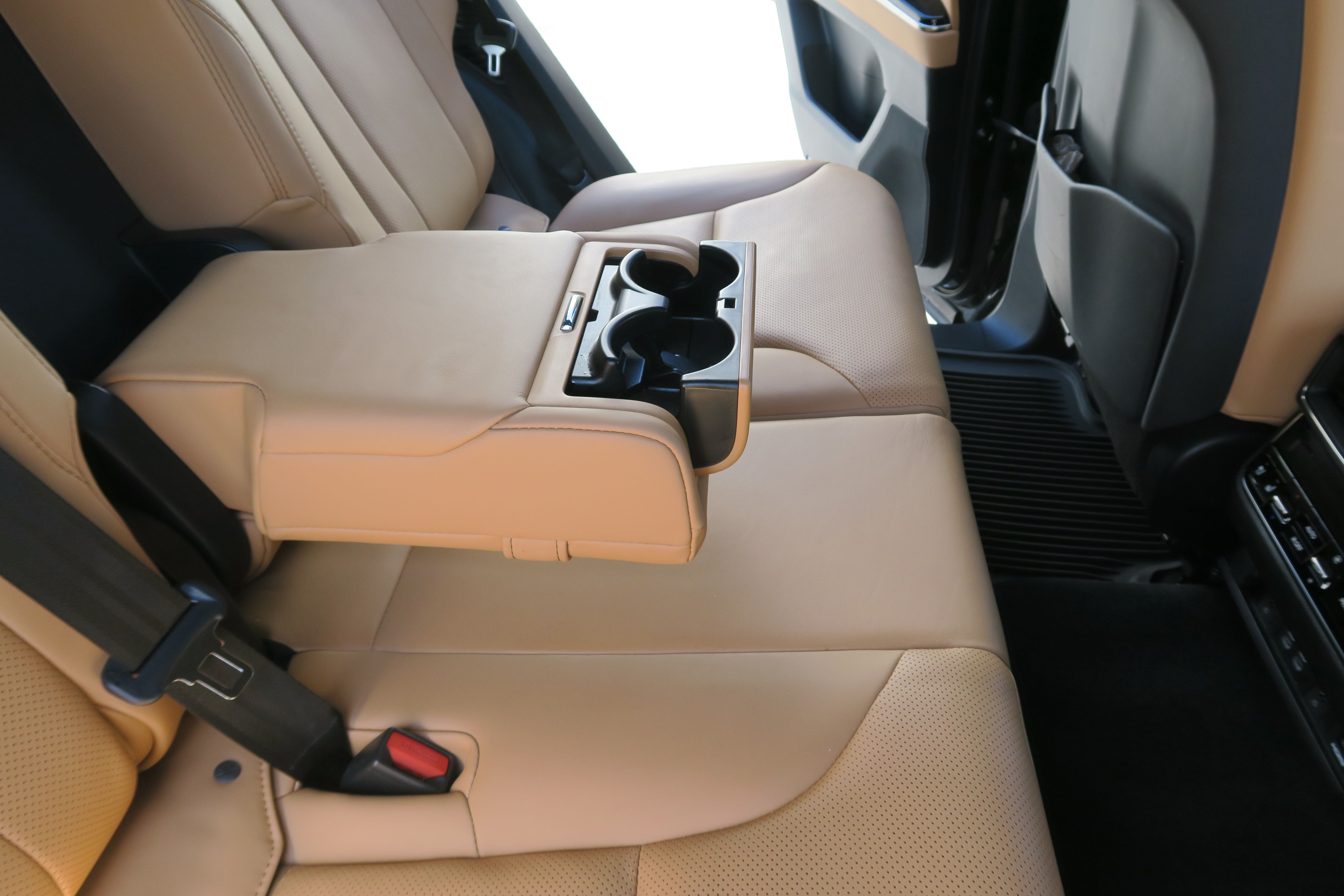 Used 2023 Lexus LX 600 4WD w/ Accessory Package (Z1) image 8