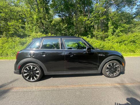 Used 2022 MINI Cooper S w/ Premium Package image 9