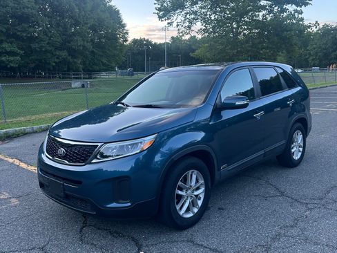 Used 2014 Kia Sorento LX AWD/4WD image 2