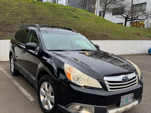 Used 2010 Subaru Outback 2.5i Limited image 2