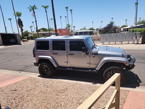 Used 2015 Jeep Wrangler Unlimited Sahara AWD/4WD image 10