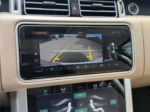 Used 2018 Land Rover Range Rover HSE AWD/4WD image 9