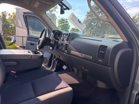 Used 2012 Chevrolet Silverado 2500 LT w/ Interior Plus Package AWD/4WD image 9