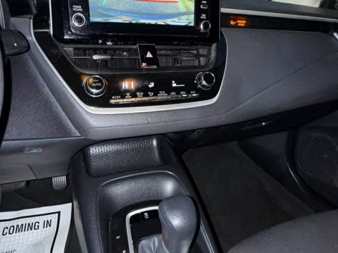 Used 2020 Toyota Corolla LE image 23