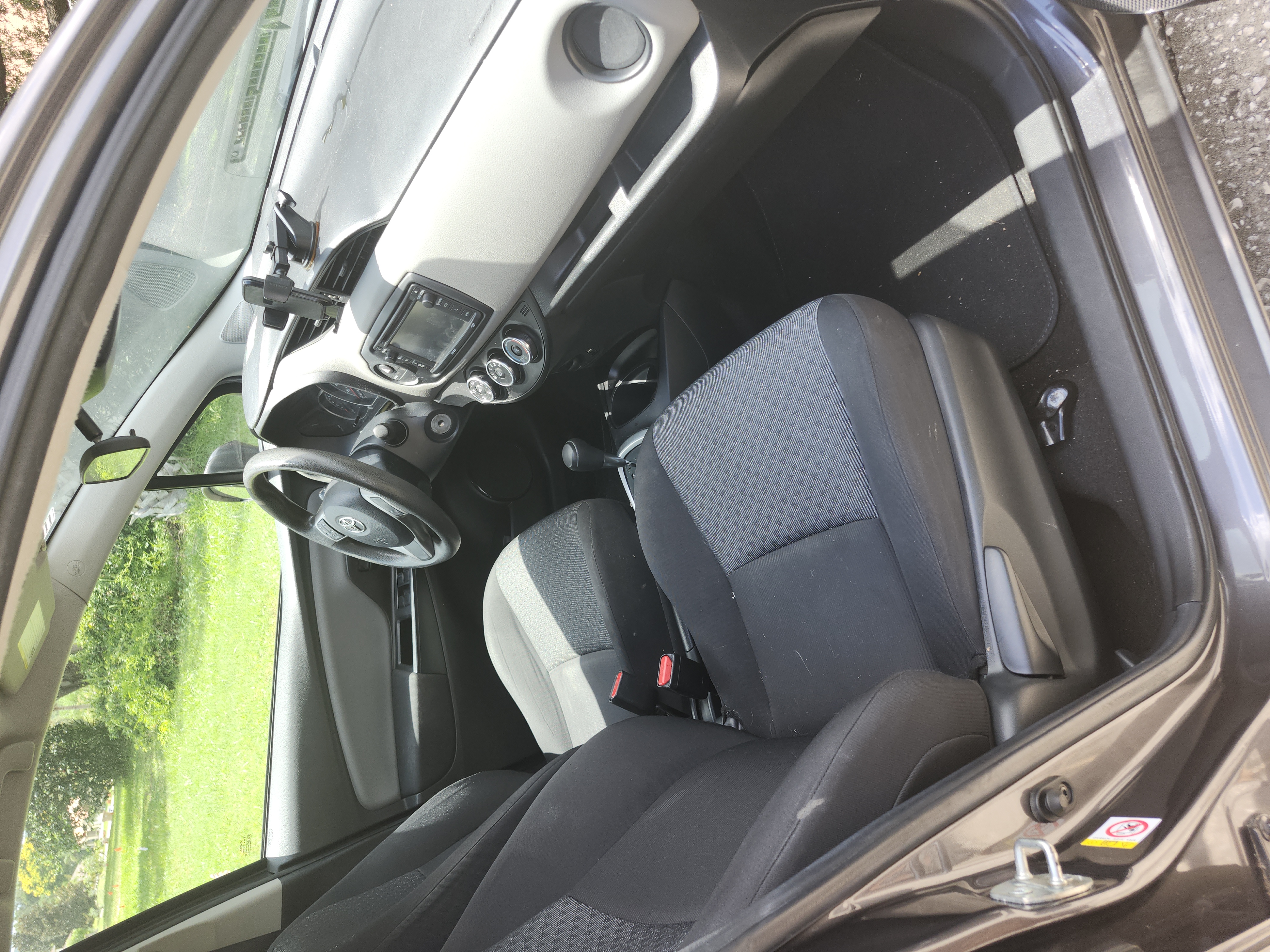 Used 2017 Toyota Yaris L FWD image 2
