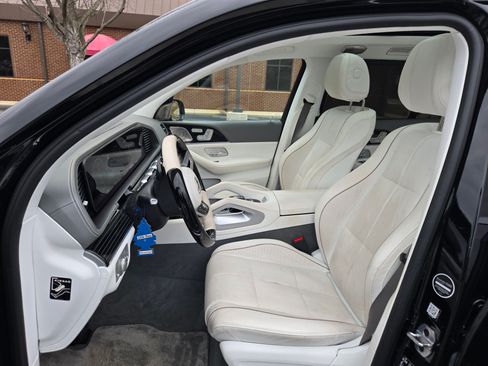 Used 2023 Mercedes-Benz Maybach GLS 600 4MATIC image 14