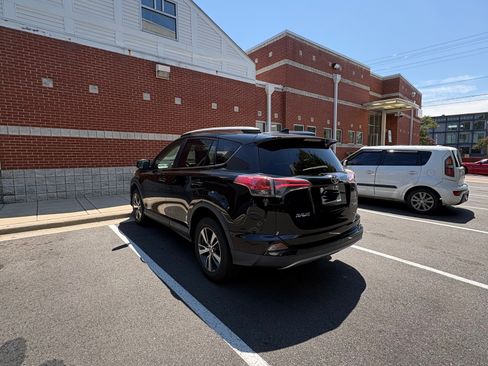 Used 2017 Toyota RAV4 XLE FWD image 4