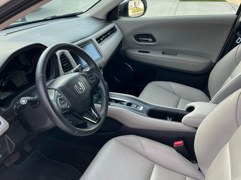 Used 2018 Honda HR-V EX-L image 9