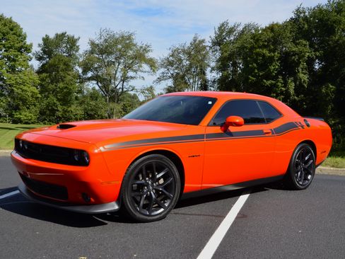 Used 2022 Dodge Challenger R/T w/ Plus Package RWD image 1