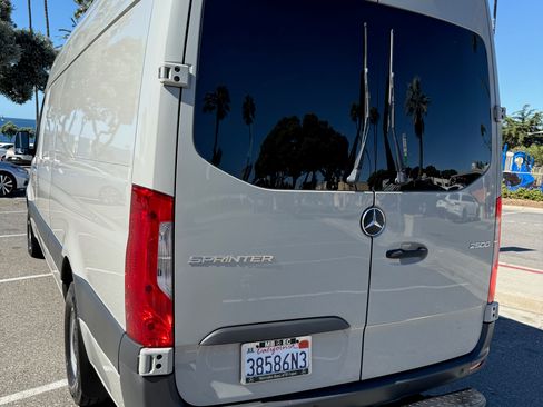 Used 2022 Mercedes-Benz Sprinter 2500 image 4