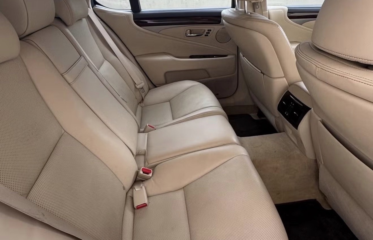 Used 2015 Lexus LS 460 w/ Ultra Luxury Package RWD image 13