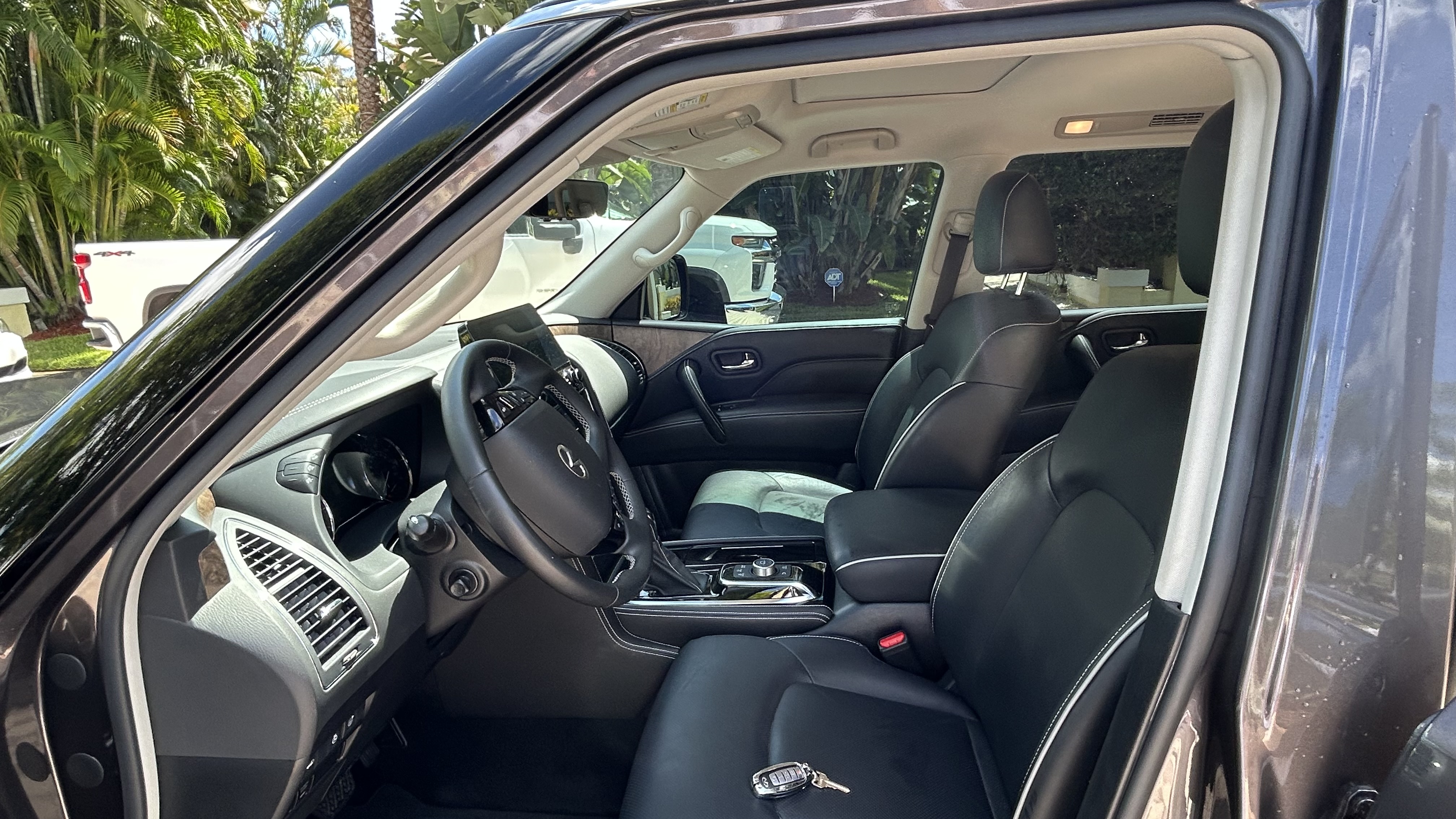 Used 2023 INFINITI QX80 Premium Select w/ Cargo Package AWD/4WD image 8