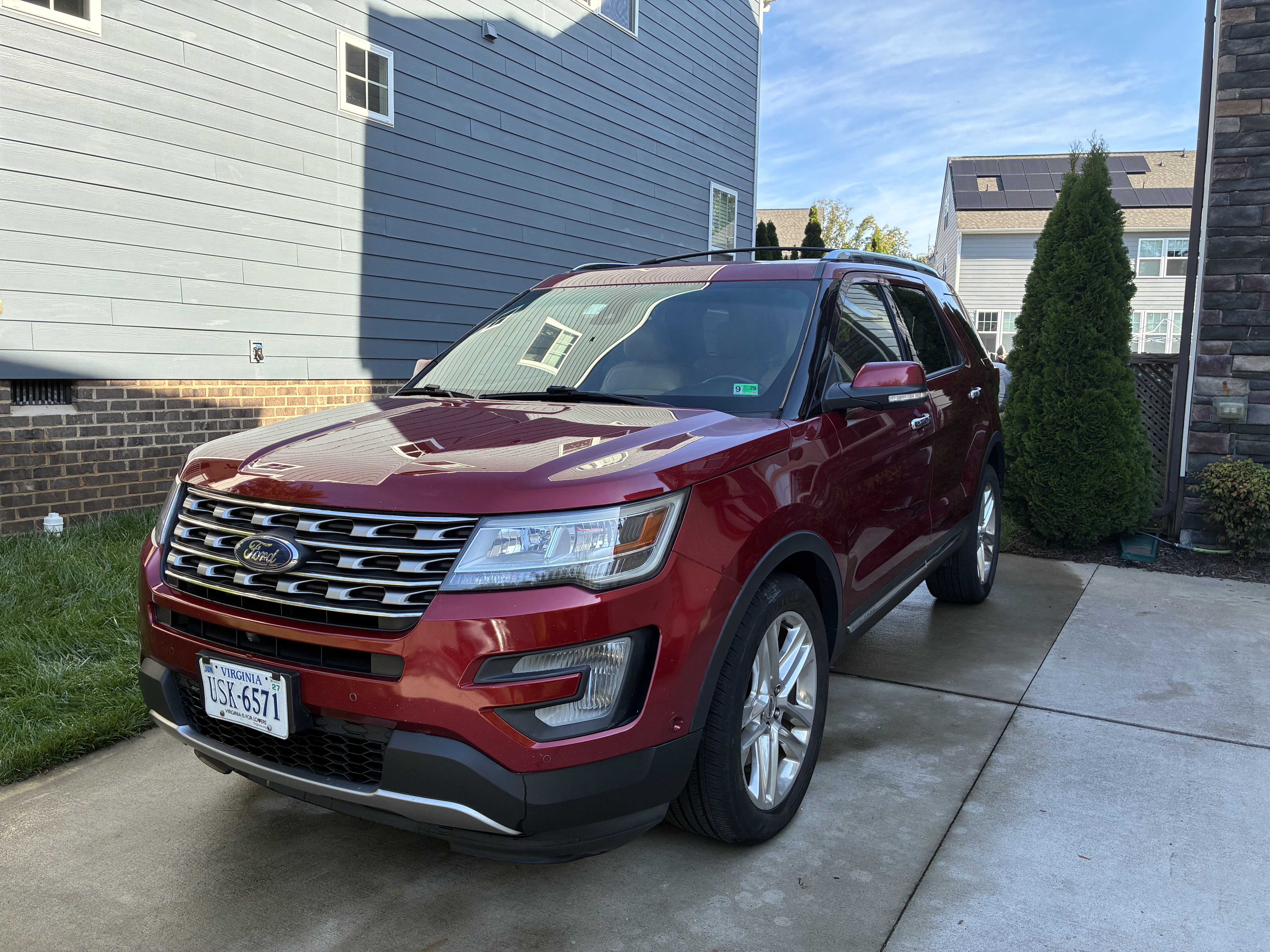 Used 2017 Ford Explorer Limited w/ Equipment Group 301A AWD/4WD image 1