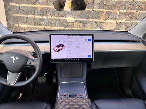 Used 2021 Tesla Model Y Long Range image 15