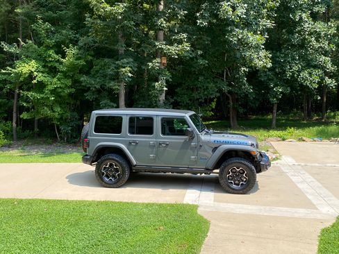 Used 2021 Jeep Wrangler Unlimited Rubicon 4xe w/ Steel Bumper Group image 5