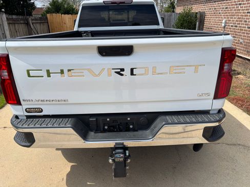 Used 2021 Chevrolet Silverado 3500 LTZ w/ LTZ Convenience Package image 15