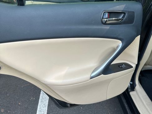 Used 2008 Lexus IS 250 w/ Preferred Accessory Pkg RWD image 13