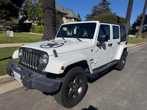 Used 2015 Jeep Wrangler Unlimited Sport image 1