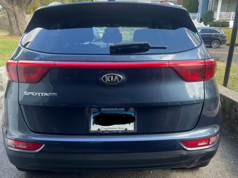 Used 2017 Kia Sportage LX w/ LX Popular Package image 2